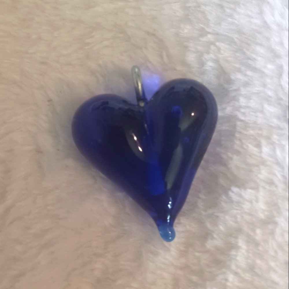 Elegant Blue Glass Heart Pendent